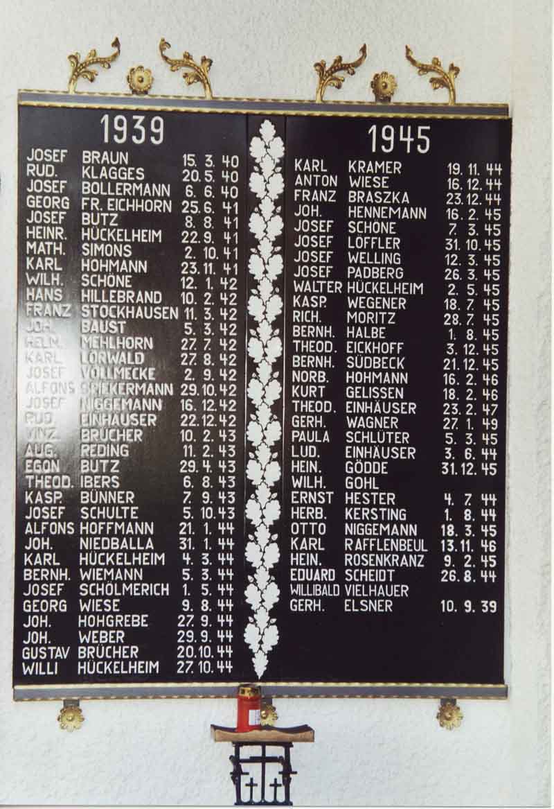 Tafel mit Namen der Gefallenen des 2. Weltkrieges